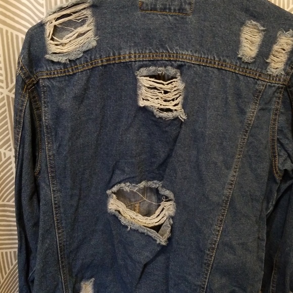 Sold🧥 Distressed Jean Jacket 🧥 - Picture 1 of 7
